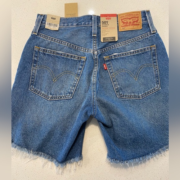 NWT Levi’s 501 High rise mid thigh shorts - Picture 2 of 4